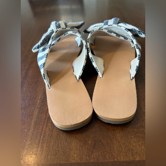 Universal Thread Bow Slides - Picture 6 of 7